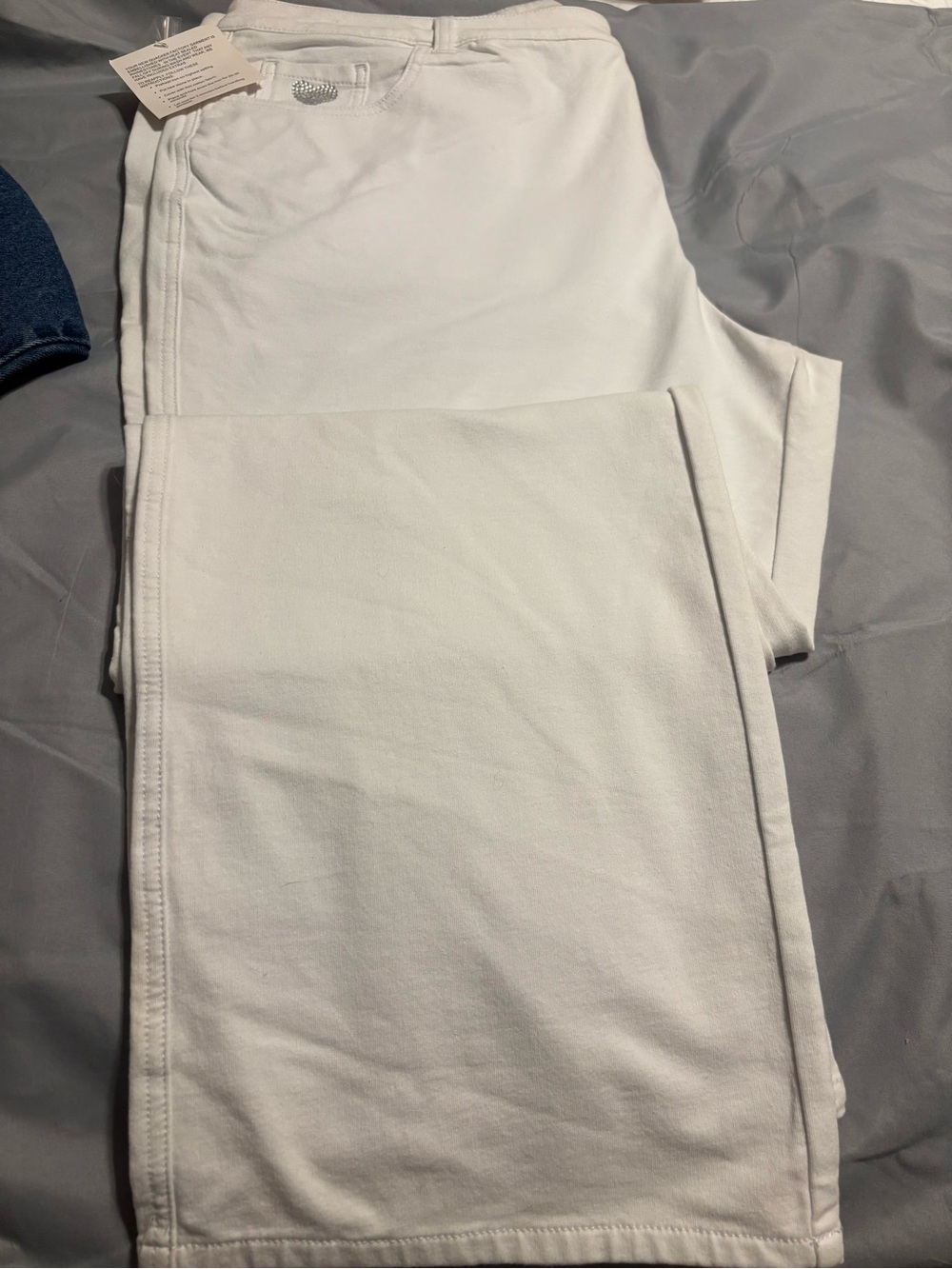 Beautiful Ashley Stewart women’s plus-size jeans, size 22W new without tags.